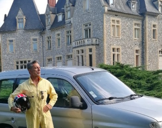 Gérard Vivès a transformé un patrimoine abandonné en une véritable porte du paradis pour des centaines de couples, surprenant beaucoup par son sens inouï de la finesse.
