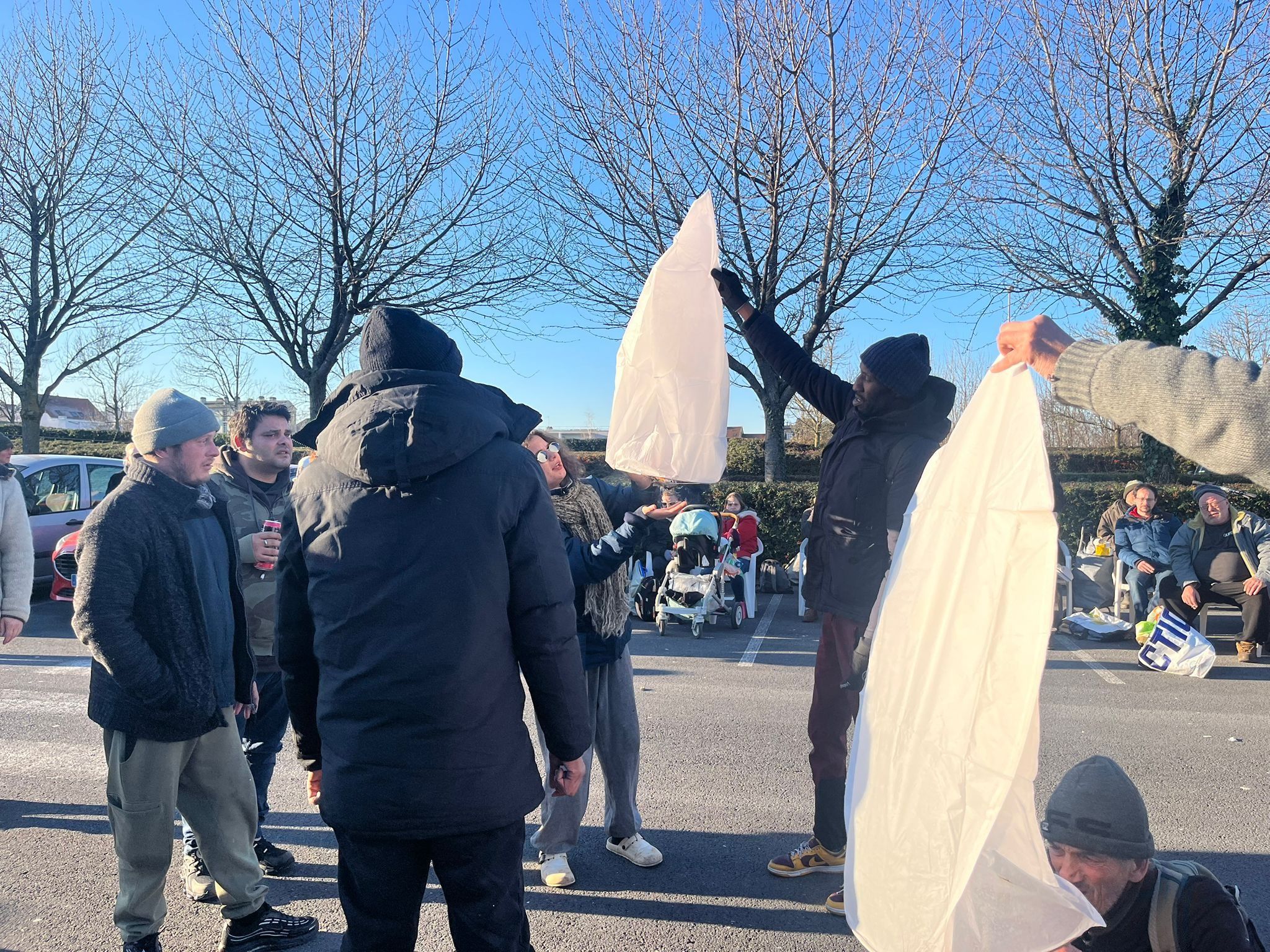 Quand « personne ne devrait dormir dans la rue en France » sonne comme un slogan, Reims rend hommage à Morgan, mort dans la rue la nuit de Noël.